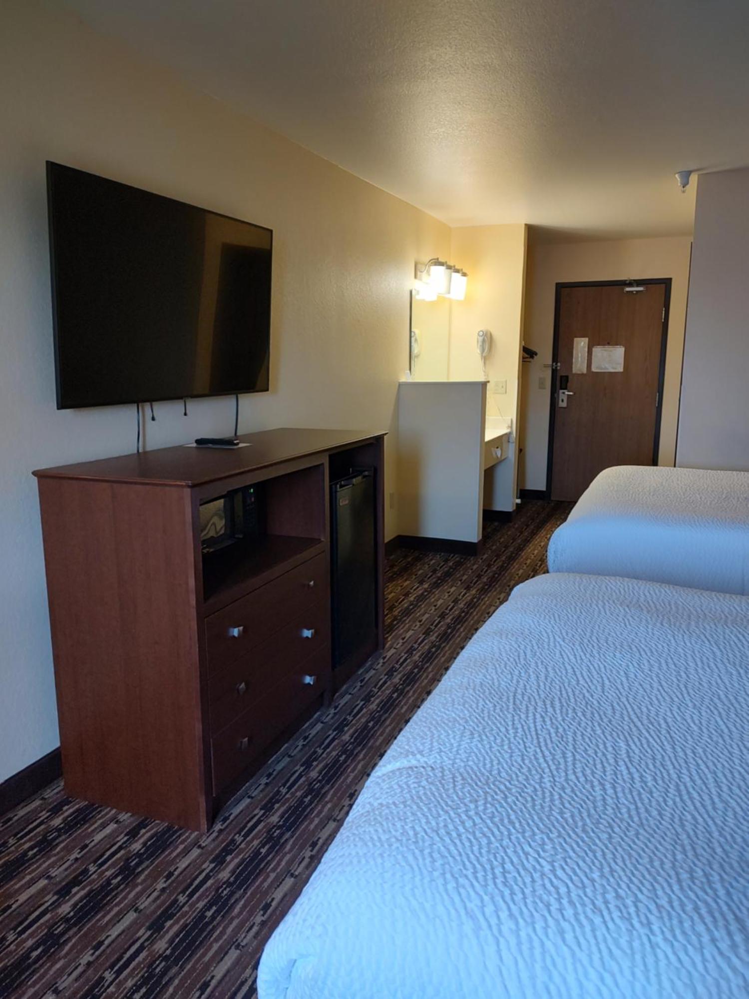 Days & By Wyndham 19th Ave/airport Dome Motel