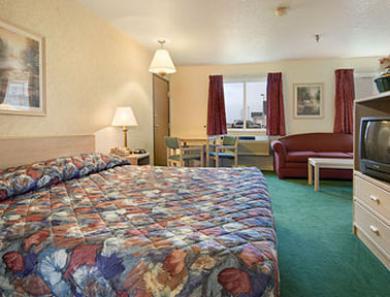Days & By Wyndham 19th Ave/airport Dome Motel Fargo