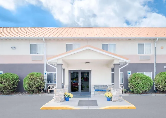 Days Inn & Suites By Wyndham Fargo 19Th Ave/Airport Dome