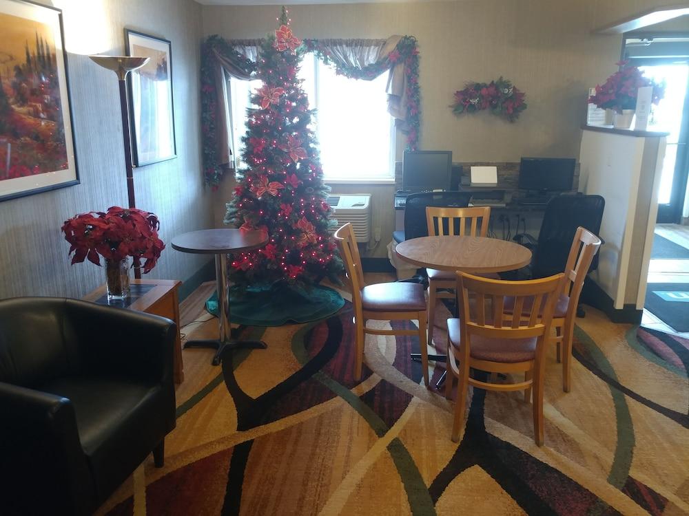 Days & By Wyndham 19th Ave/airport Dome Fargo