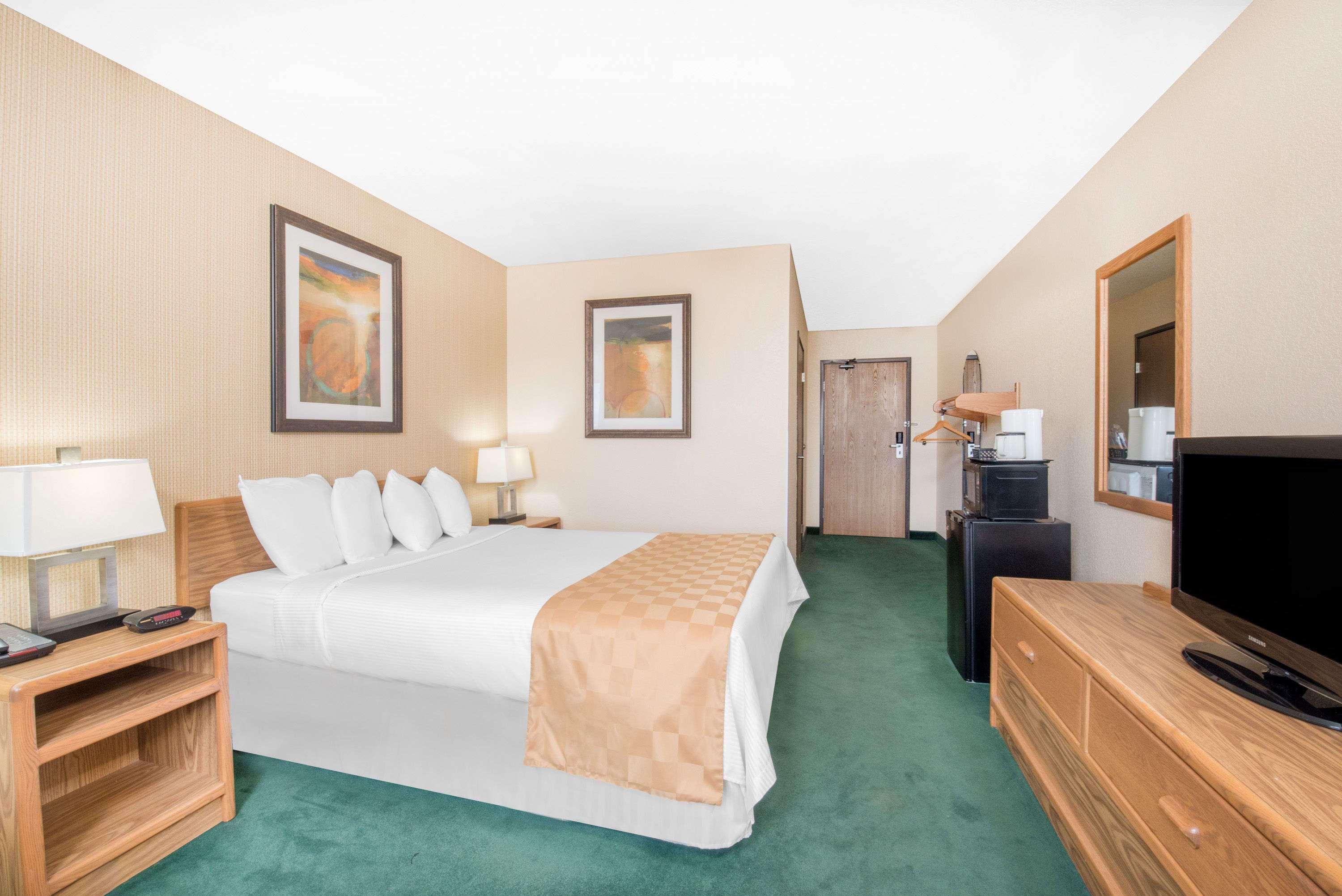 Days & By Wyndham 19th Ave/airport Dome 2* Fargo