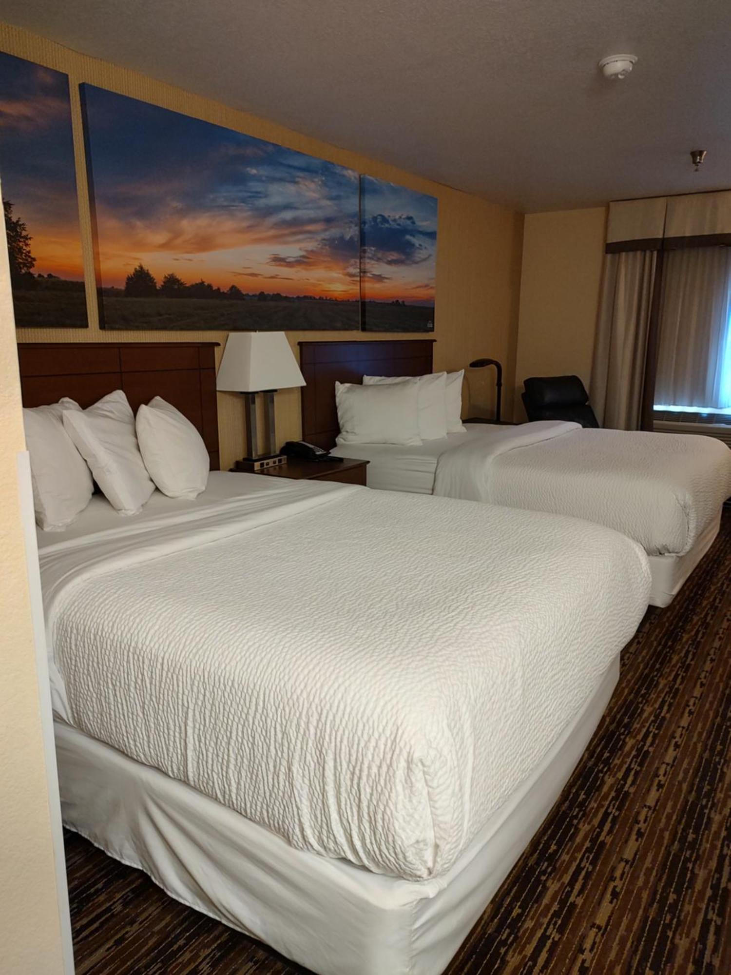 Motel Days & By Wyndham 19th Ave/airport Dome