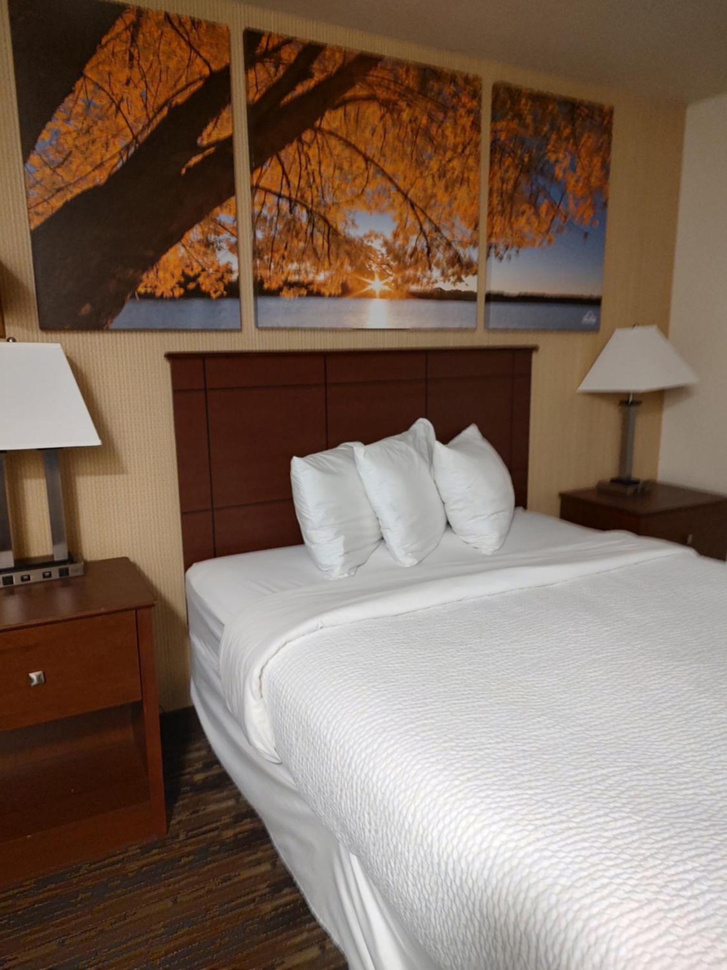 Days & By Wyndham 19th Ave/airport Dome 2*