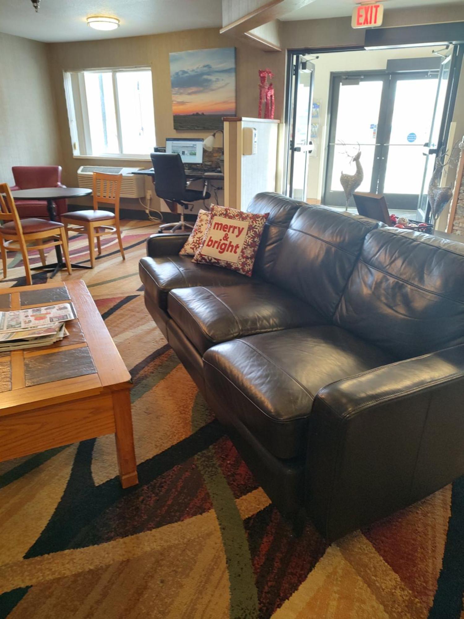 Days & By Wyndham 19th Ave/airport Dome Fargo