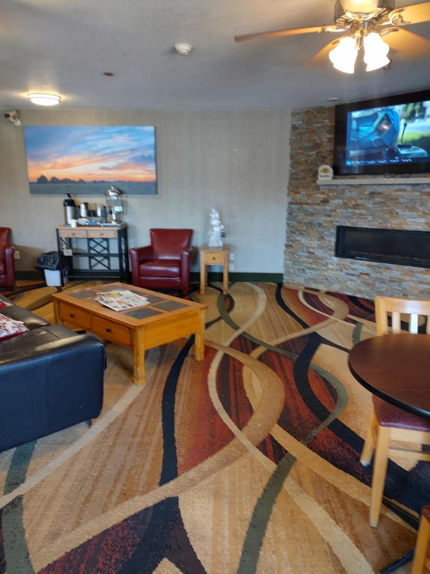 Days & By Wyndham 19th Ave/airport Dome Fargo